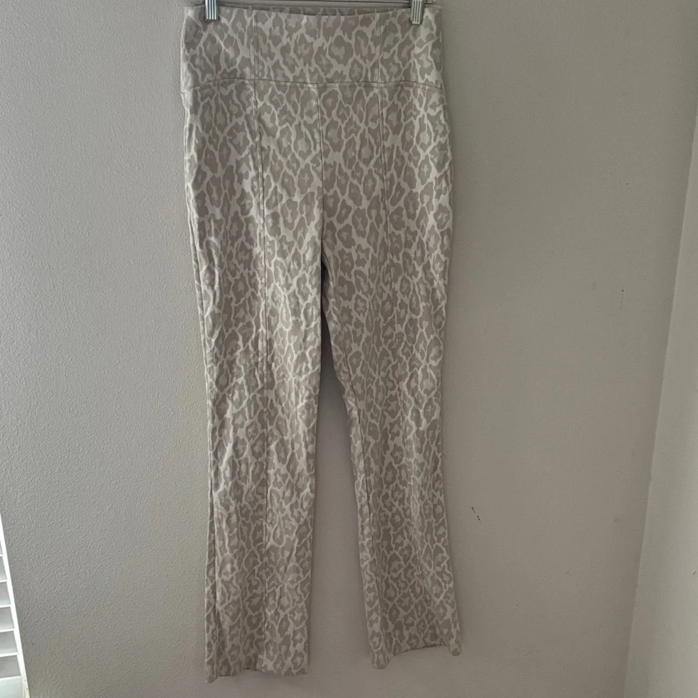 Leopard Print Women's modern fit stretch straight‎ high rise Pants Sz 8